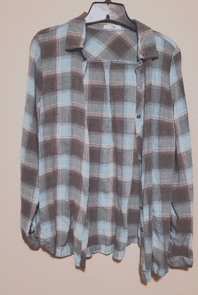 Maurices long sleeve plaid blouse